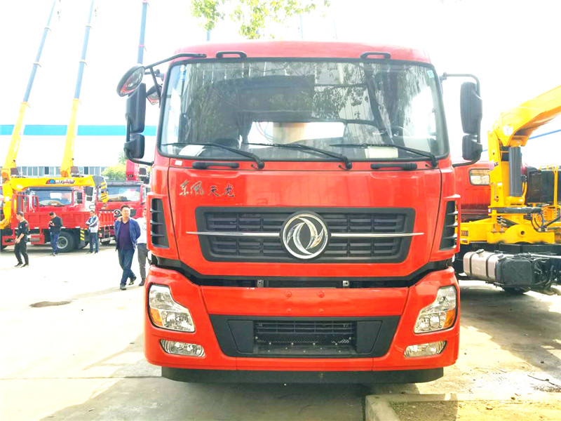 天龍前四后八12噸吊機 天龍前四后八12噸吊機