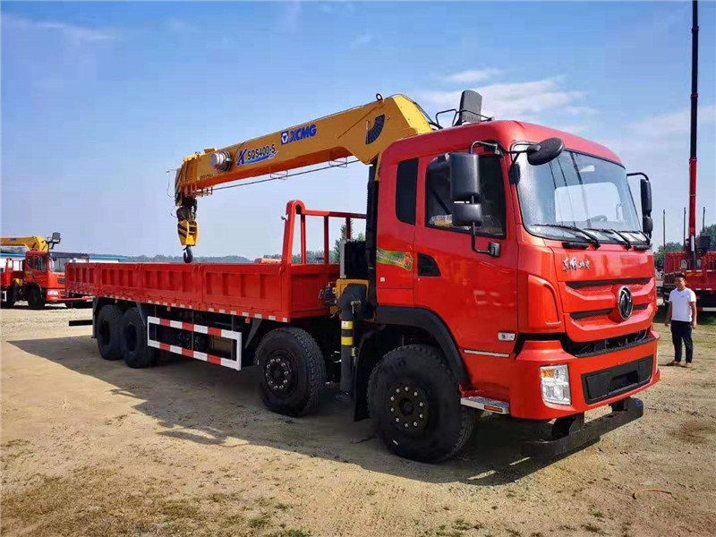 東風(fēng)前四后八隨車吊 東風(fēng)前四后八隨車吊