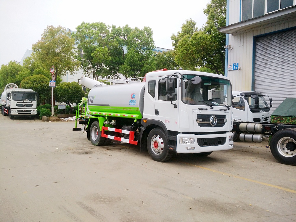 東風多利卡D9灑水霧炮車國六14立方/30-40米霧炮 東風多利卡D9灑水霧炮車國六14立方/30-40米霧炮