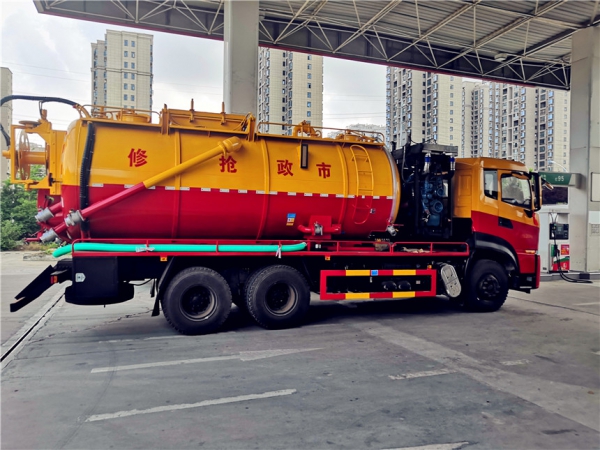 天龍后八輪清洗吸污車(chē) 天龍后八輪清洗吸污車(chē)