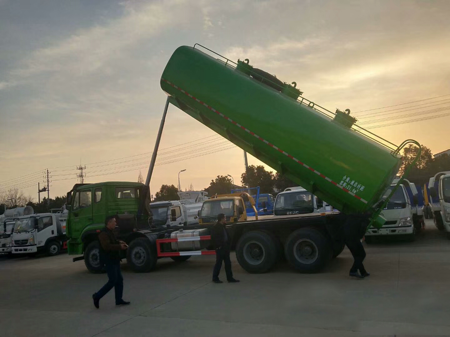 重汽污泥自卸運輸車24方 重汽污泥自卸運輸車24方