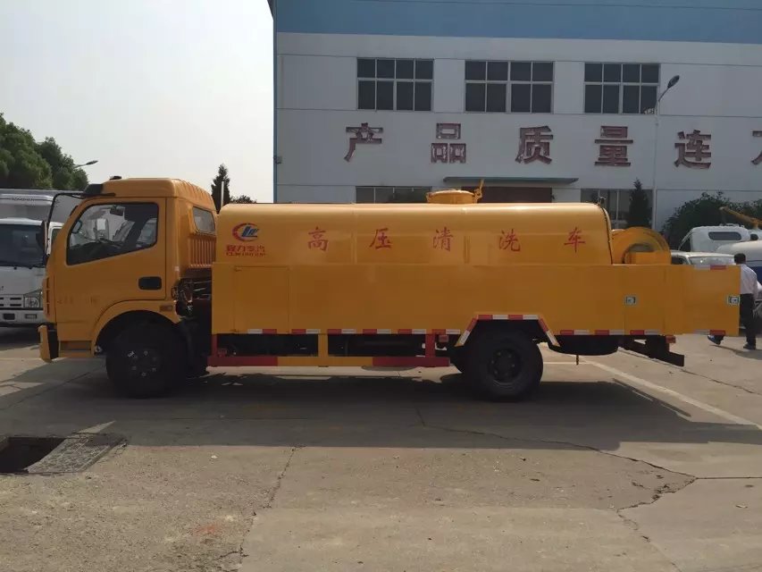 東風(fēng)大多利卡7立方高壓清洗車 東風(fēng)大多利卡7立方高壓清洗車