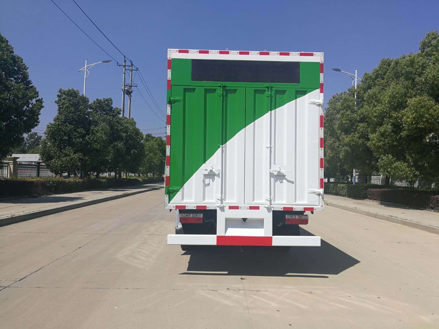 東風(fēng)大多利卡吸污凈化車-環(huán)保綠 東風(fēng)大多利卡吸污凈化車-環(huán)保綠