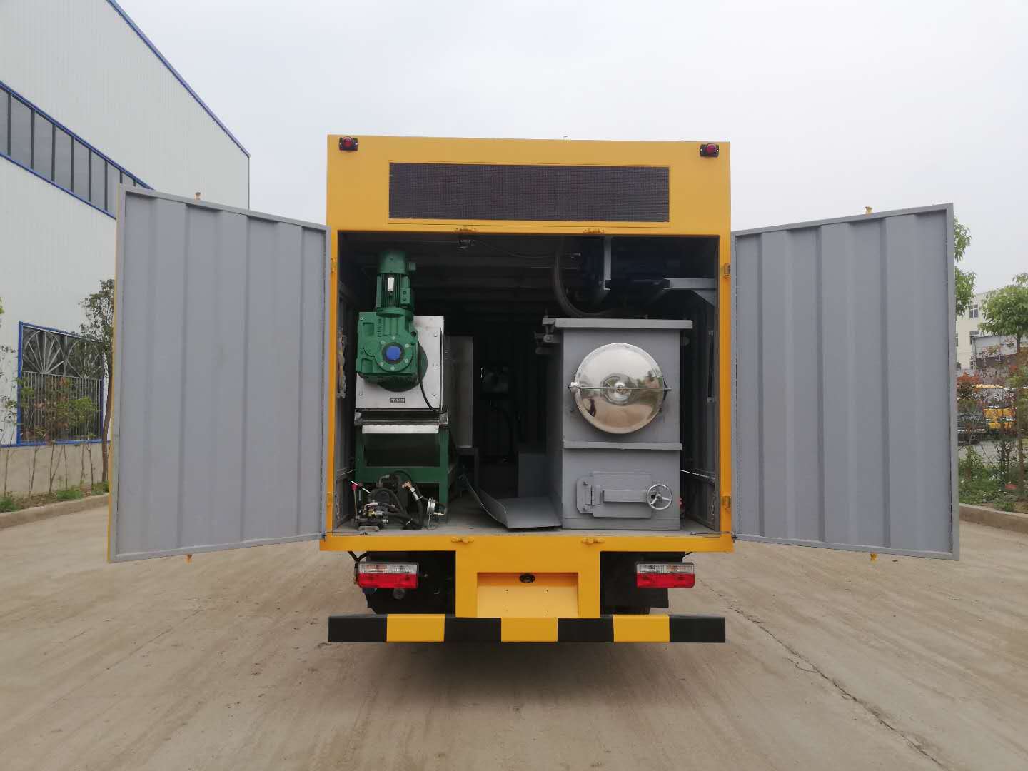 東風大多利卡吸污凈化車 東風大多利卡吸污凈化車