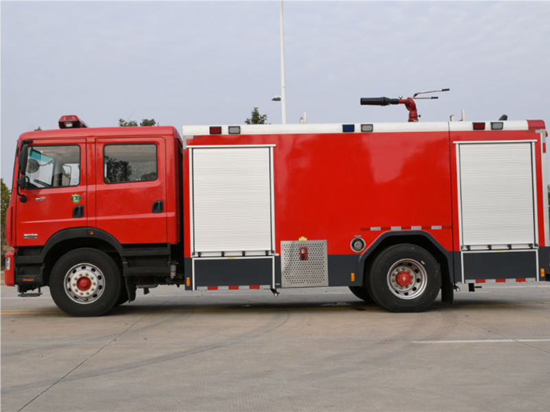東風(fēng)8噸水罐消防車 東風(fēng)8噸水罐消防車