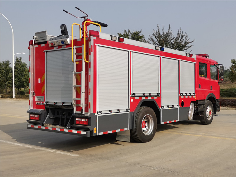 東風(fēng)7噸水罐消防車(chē) 東風(fēng)7噸水罐消防車(chē)