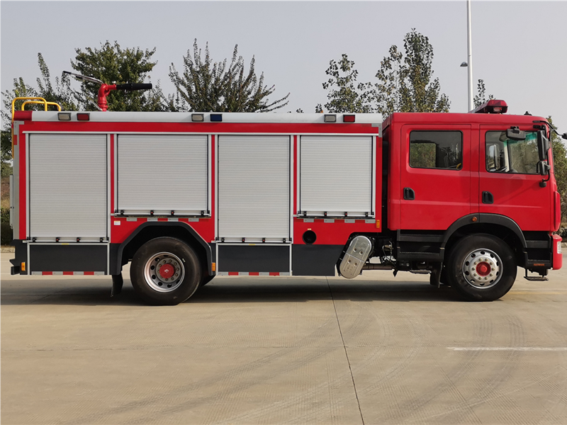 東風(fēng)7噸水罐消防車(chē) 東風(fēng)7噸水罐消防車(chē)