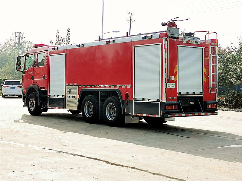 豪沃17噸水罐消防車 豪沃17噸水罐消防車